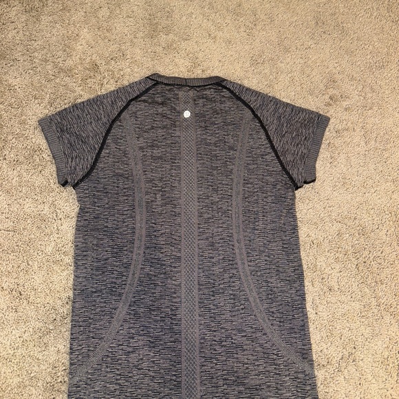 Lululemon Swiftly Tech Short Sleeve - Prism Stripe Rhino Grey Multi - Picture 4 of 5